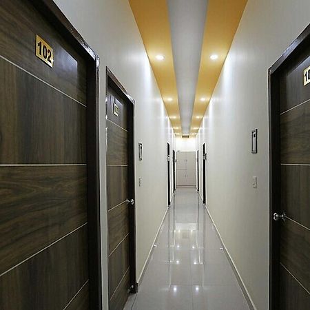 OYO 28867 Hotel Rock Star Faridabad Exteriör bild