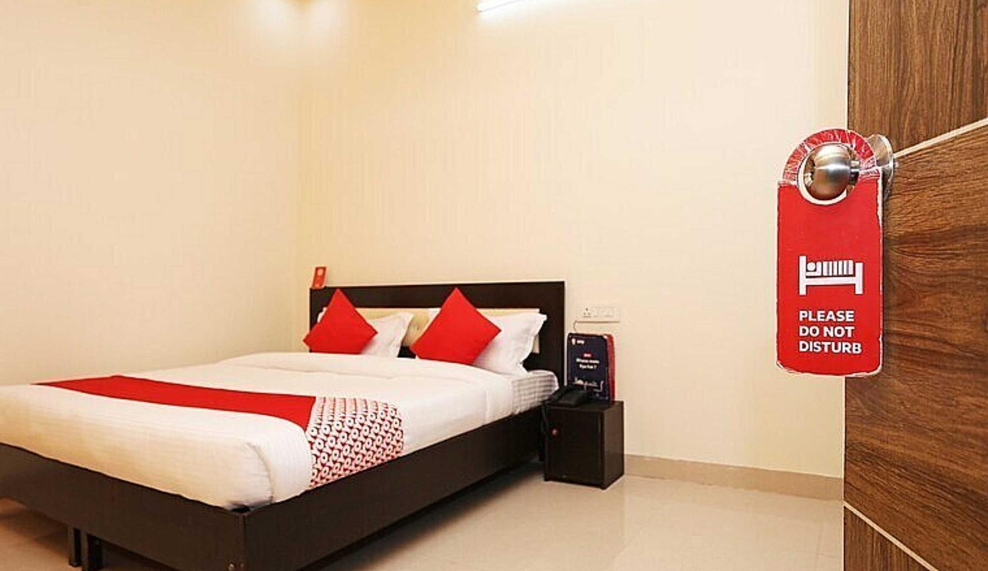 OYO 28867 Hotel Rock Star Faridabad Exteriör bild