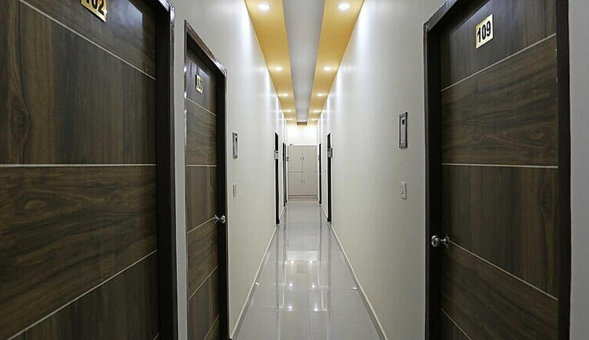 OYO 28867 Hotel Rock Star Faridabad Exteriör bild