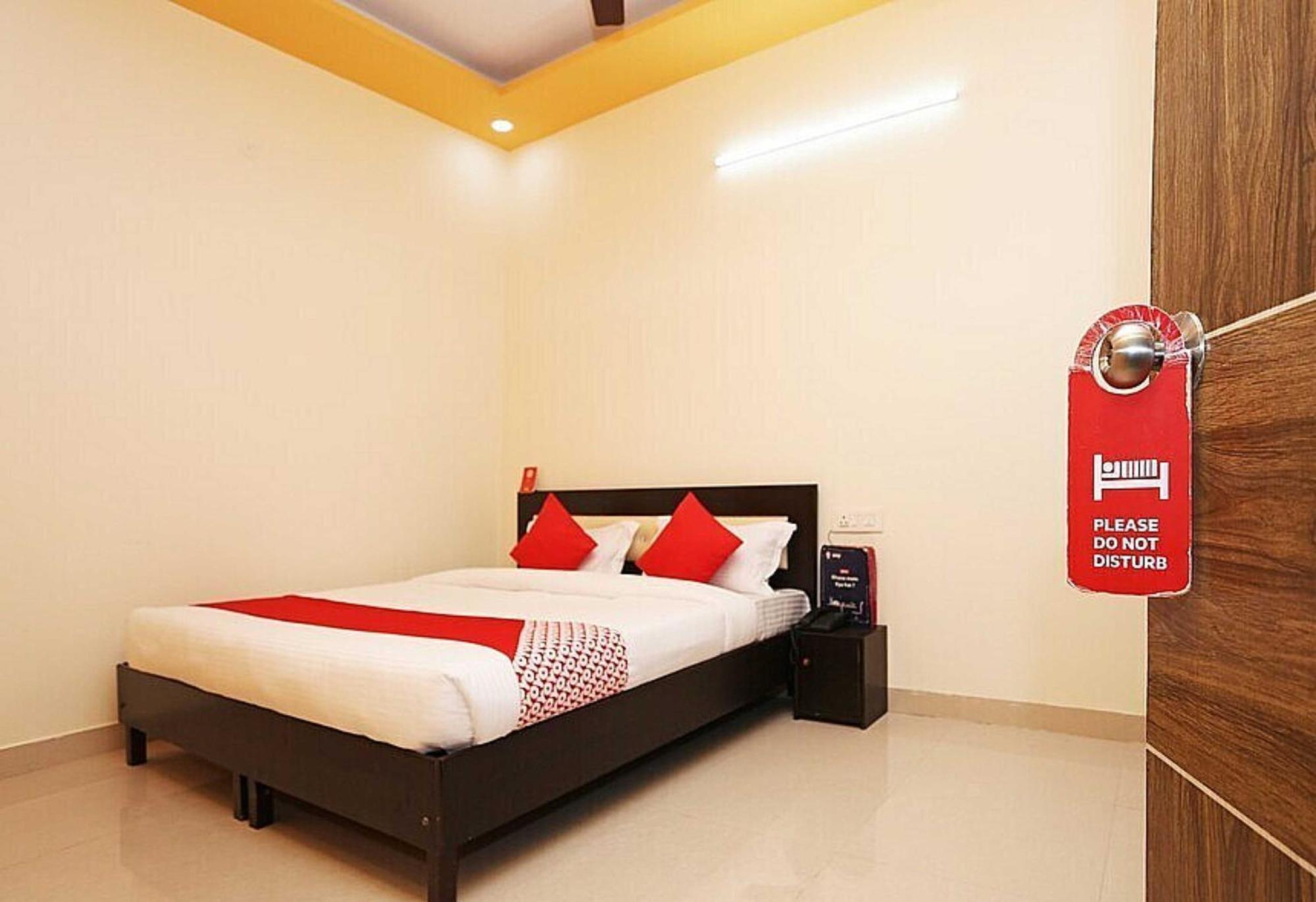 OYO 28867 Hotel Rock Star Faridabad Exteriör bild