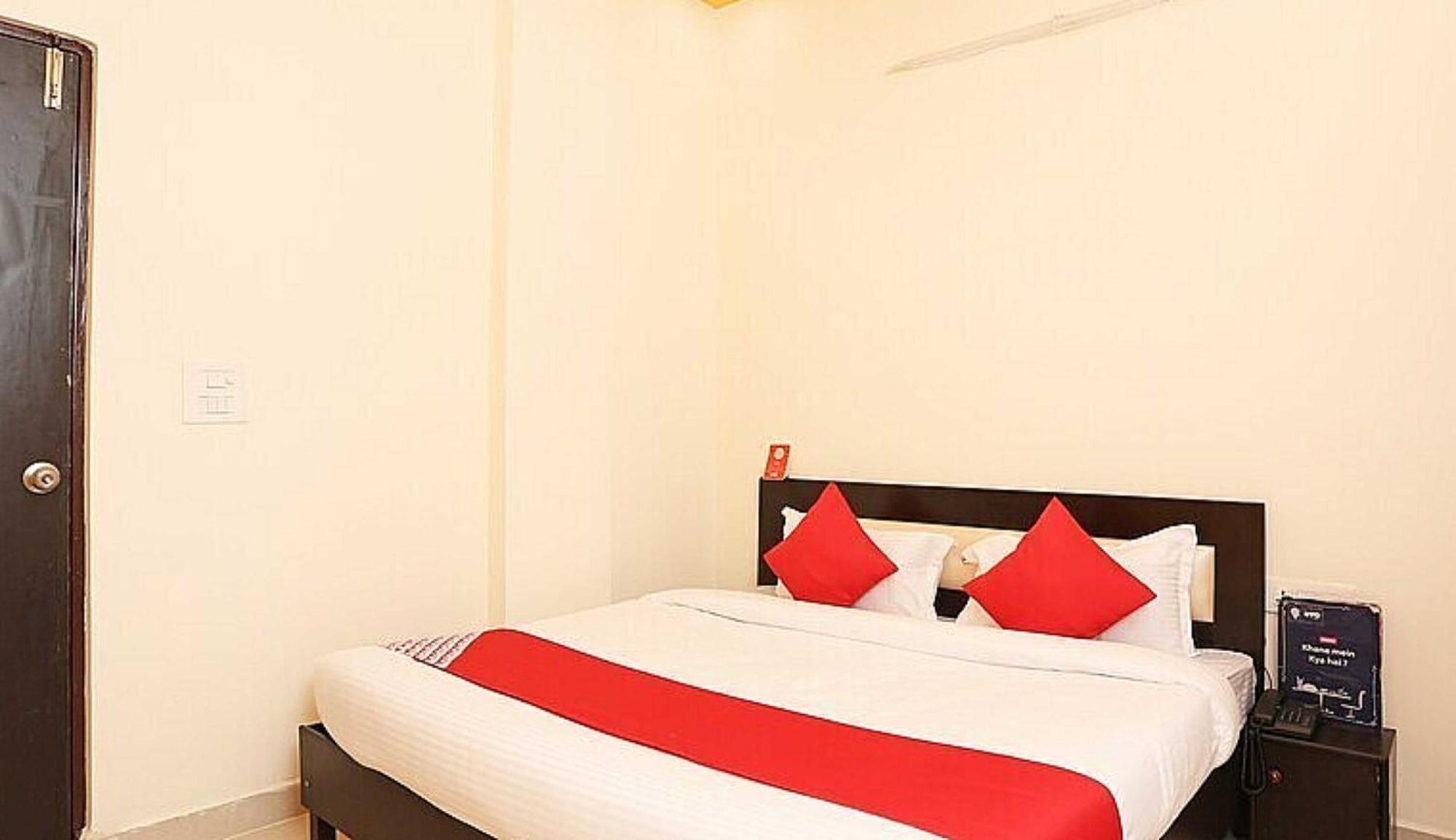 OYO 28867 Hotel Rock Star Faridabad Exteriör bild
