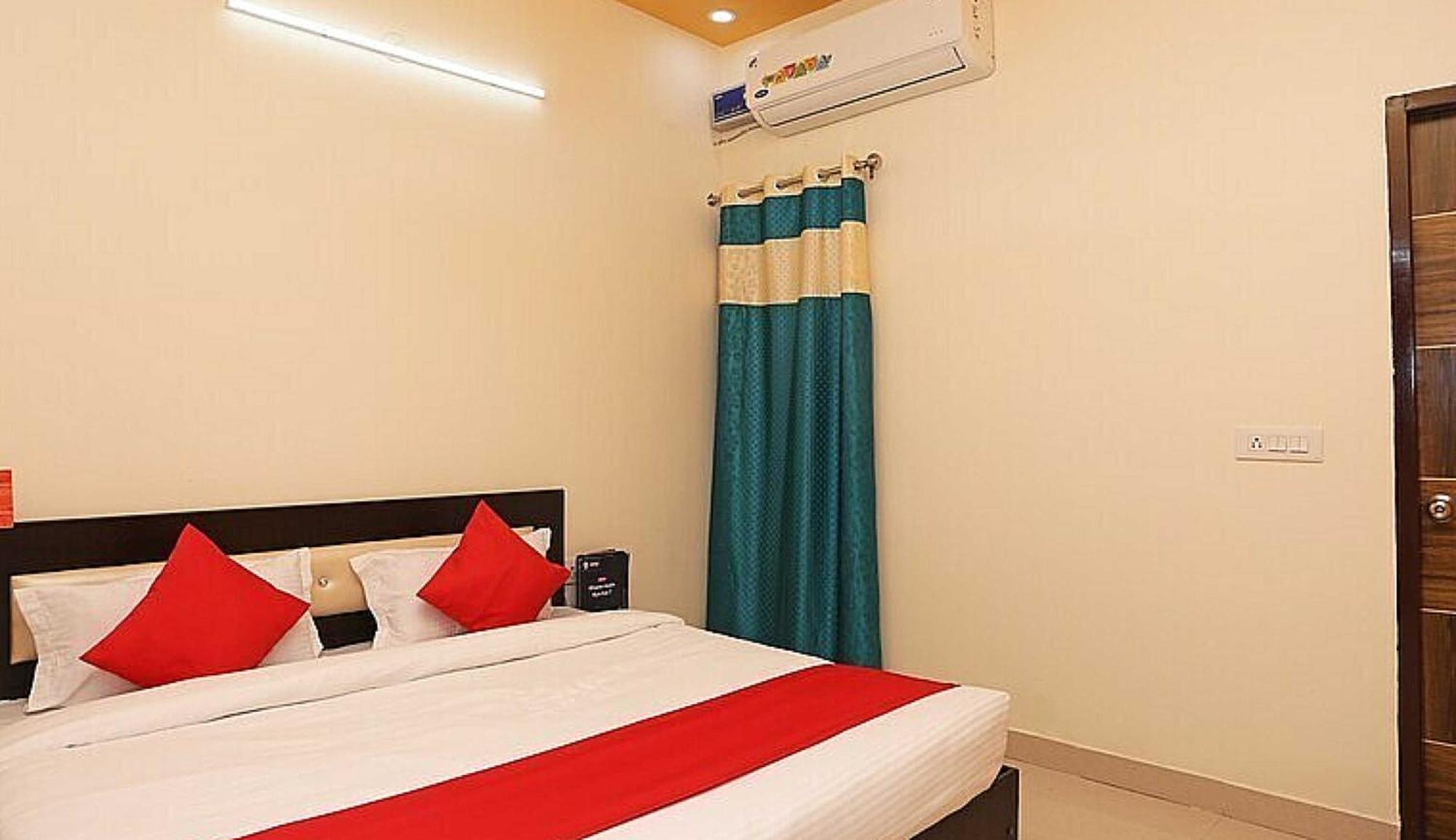 OYO 28867 Hotel Rock Star Faridabad Exteriör bild