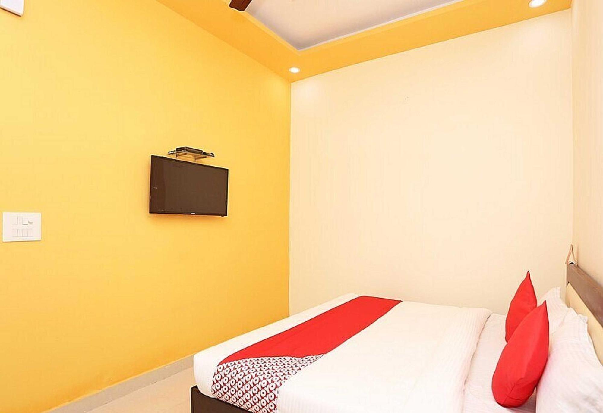 OYO 28867 Hotel Rock Star Faridabad Exteriör bild