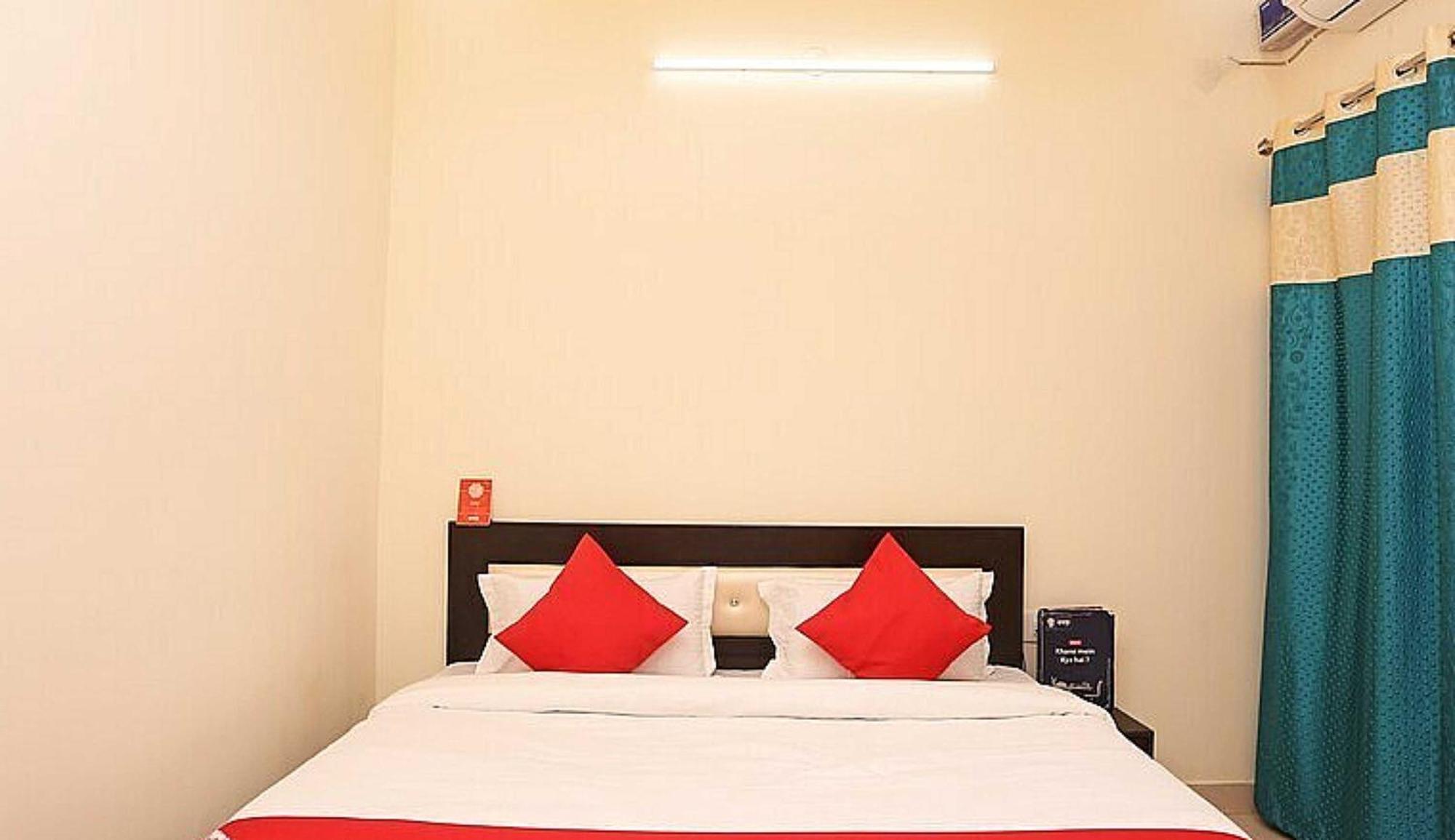 OYO 28867 Hotel Rock Star Faridabad Exteriör bild