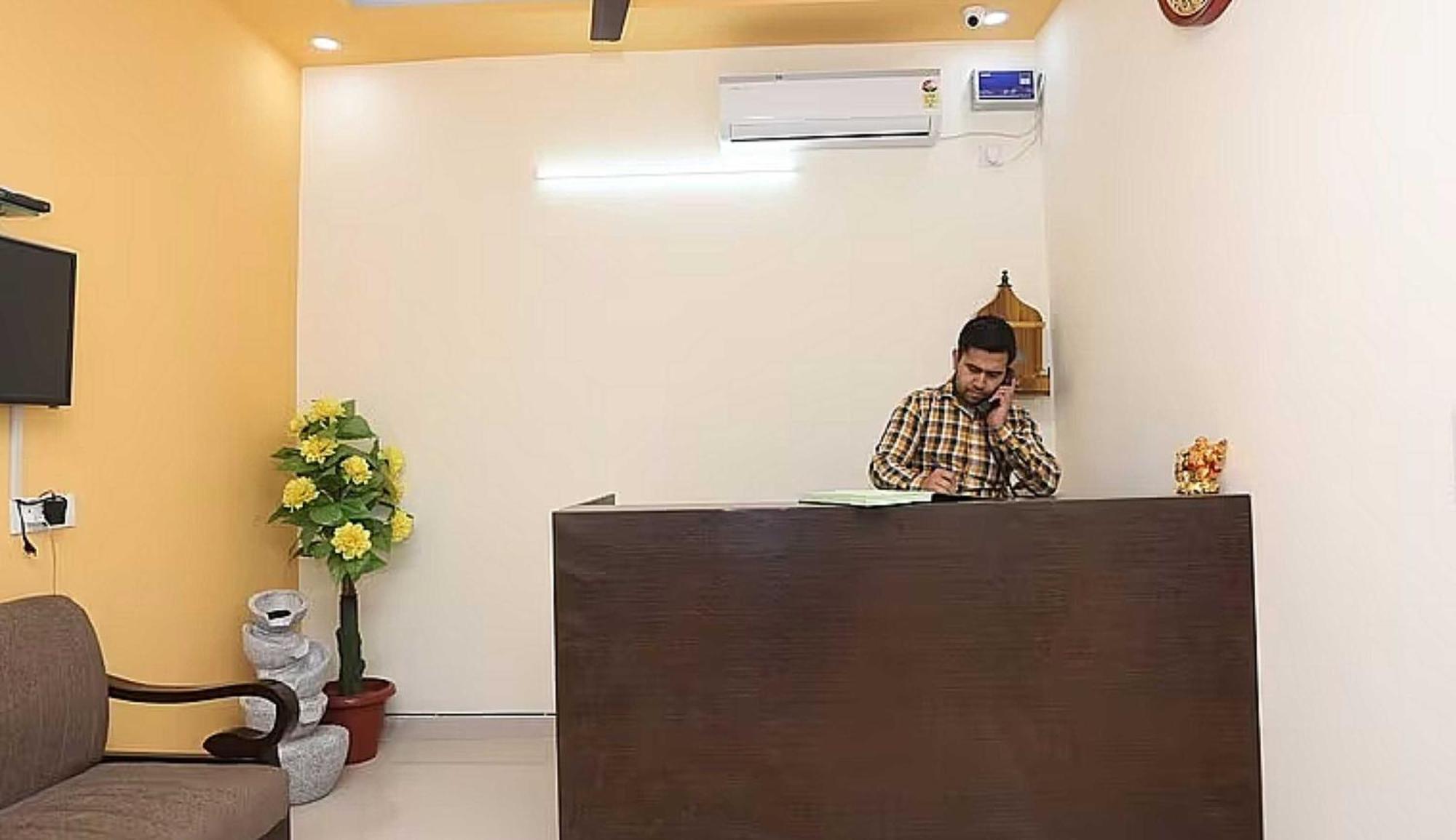 OYO 28867 Hotel Rock Star Faridabad Exteriör bild