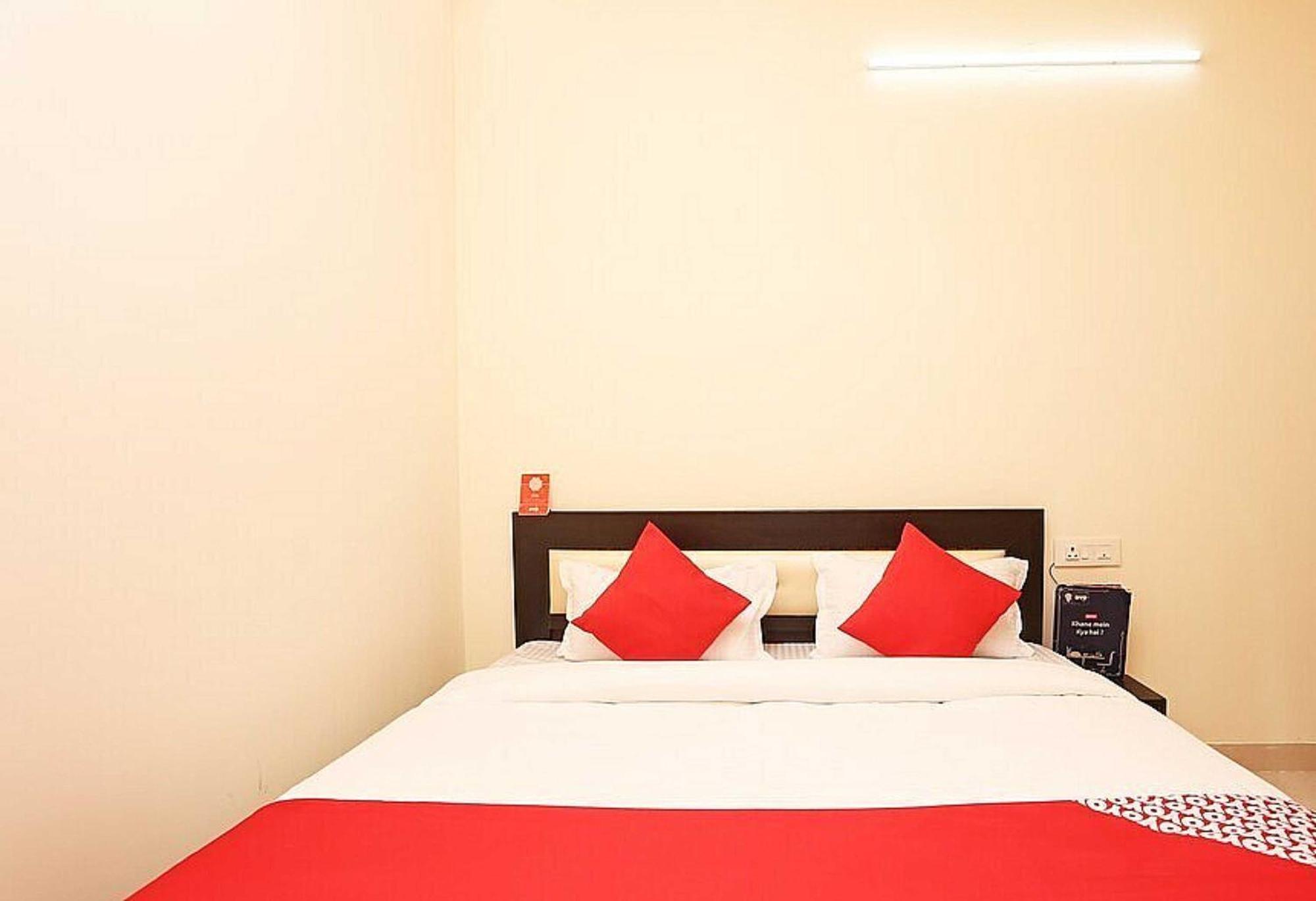 OYO 28867 Hotel Rock Star Faridabad Exteriör bild