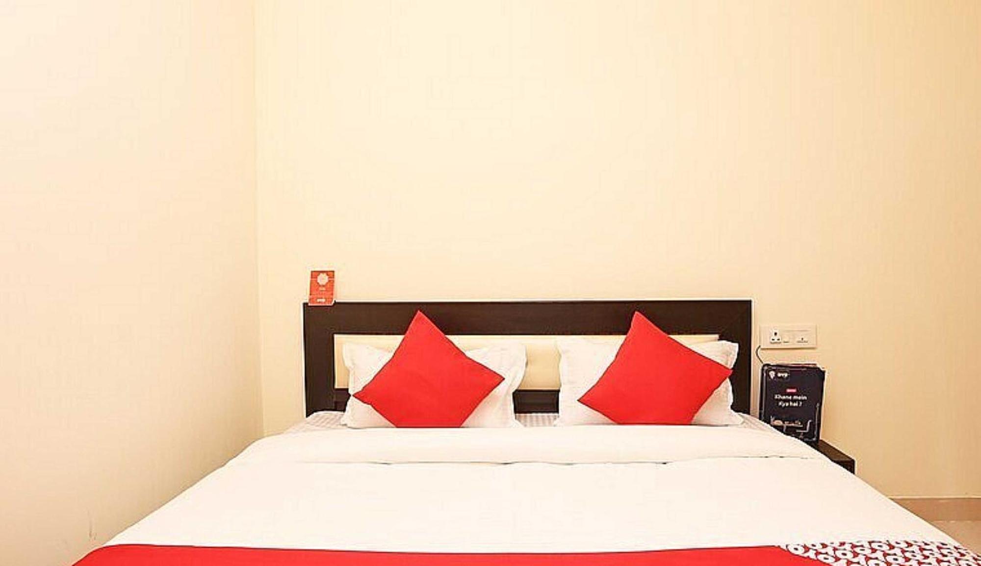 OYO 28867 Hotel Rock Star Faridabad Exteriör bild