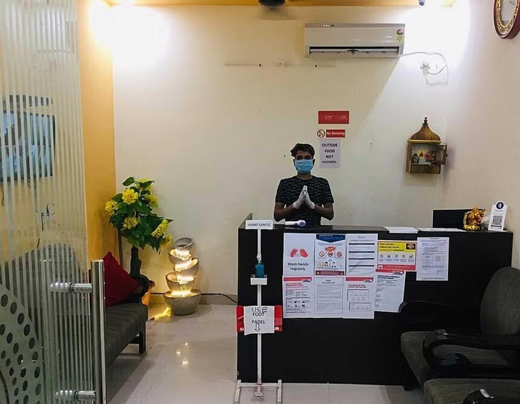 OYO 28867 Hotel Rock Star Faridabad Exteriör bild
