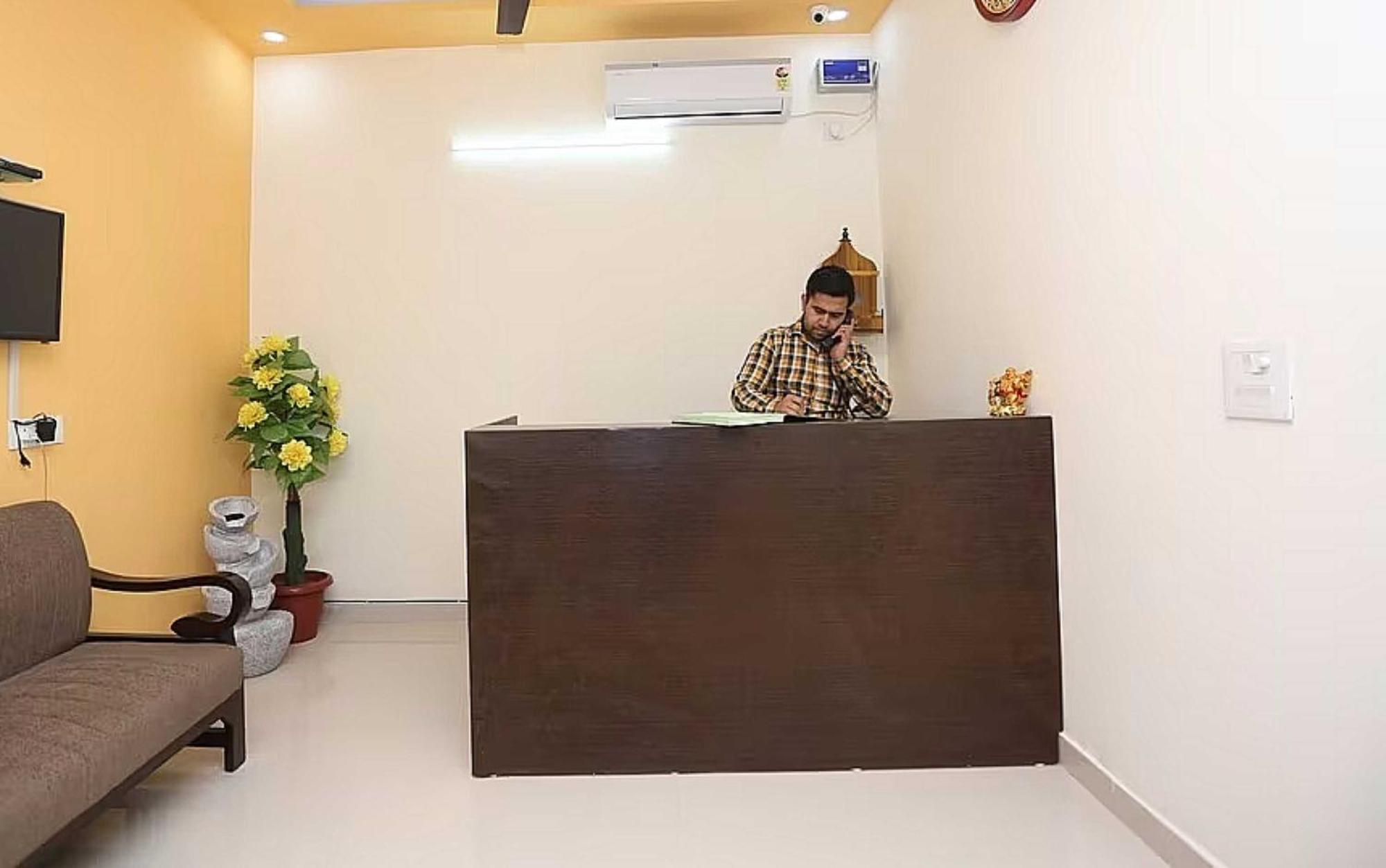 OYO 28867 Hotel Rock Star Faridabad Exteriör bild