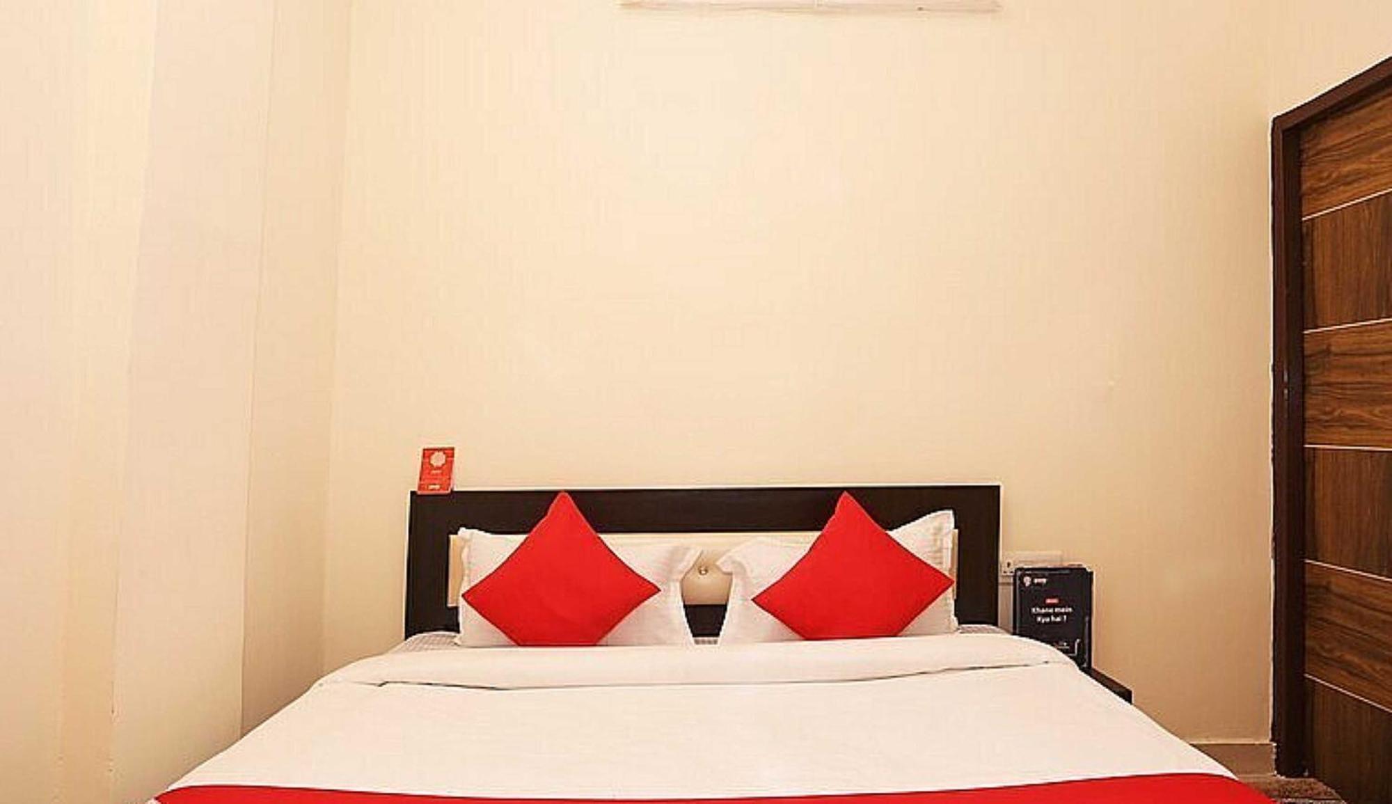 OYO 28867 Hotel Rock Star Faridabad Exteriör bild