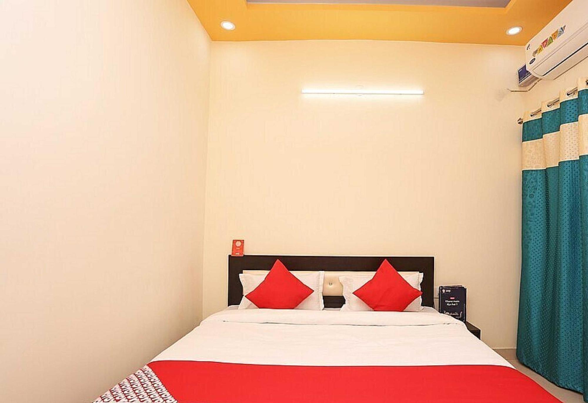 OYO 28867 Hotel Rock Star Faridabad Exteriör bild