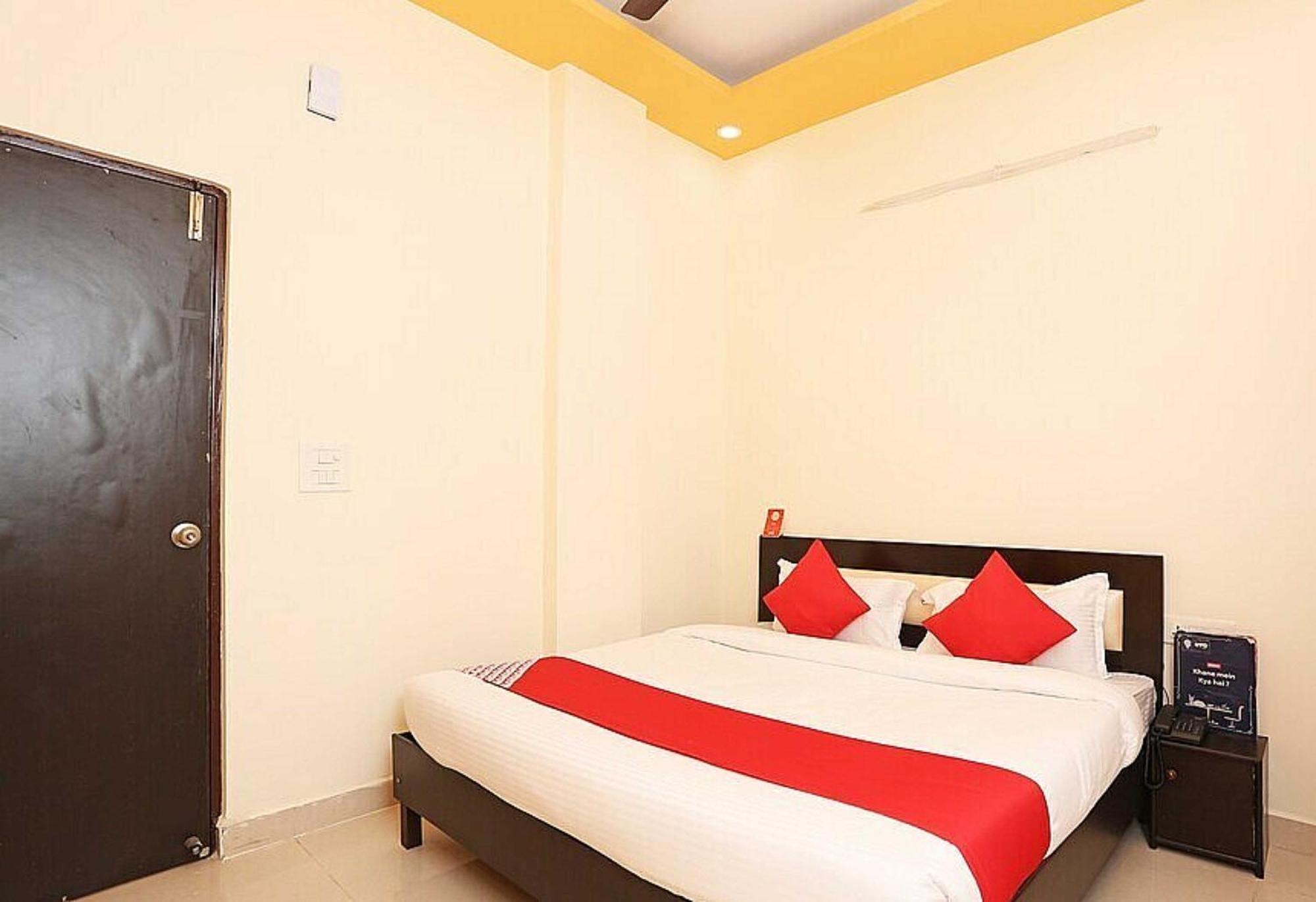OYO 28867 Hotel Rock Star Faridabad Exteriör bild