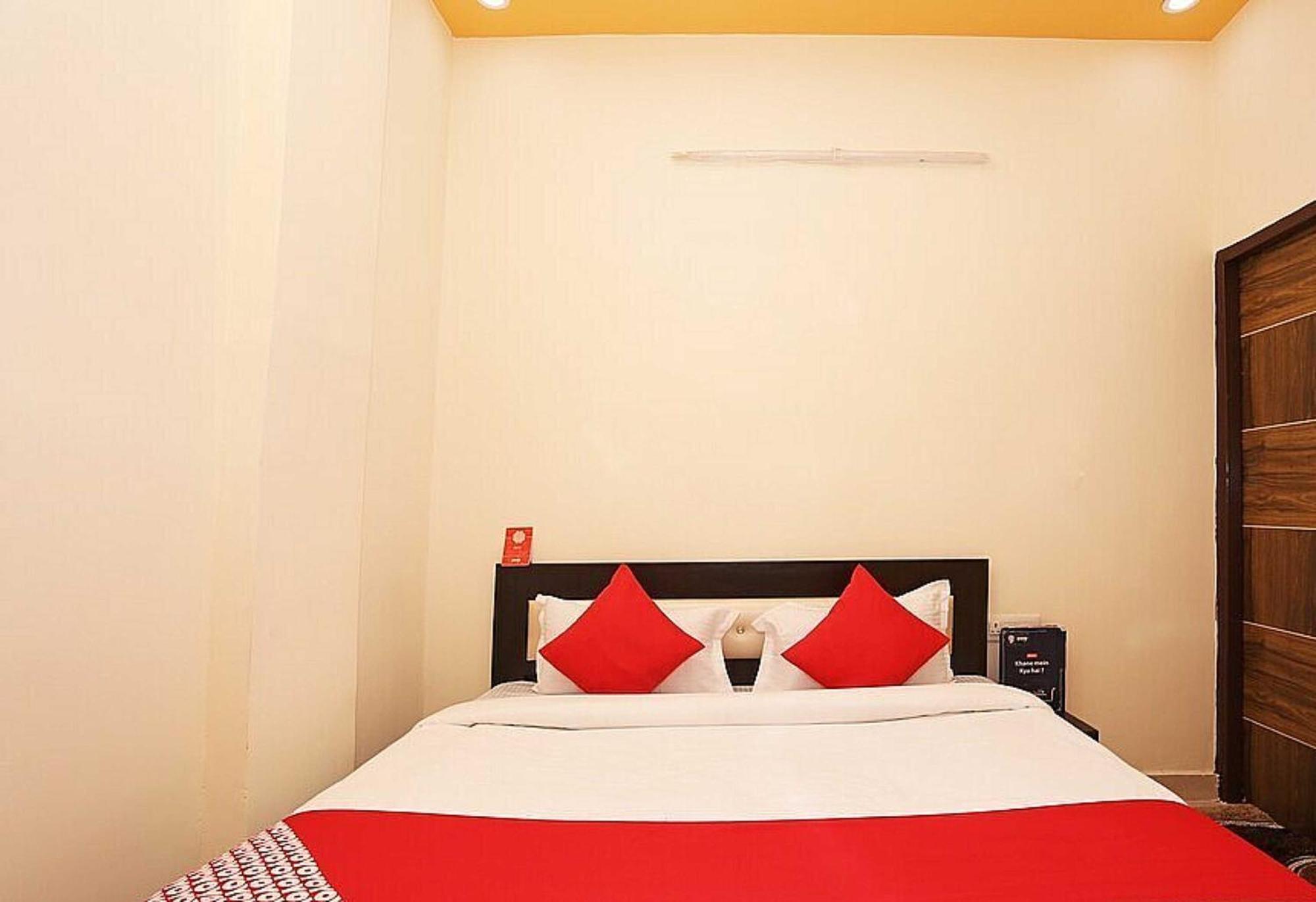 OYO 28867 Hotel Rock Star Faridabad Exteriör bild